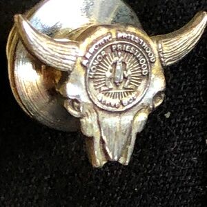 VINTAGE LDS MORMON AARONIC PRIESTHOOD STERLING SILVER BULL HEAD PIN YMMIA